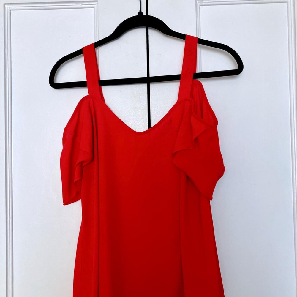 ❤️✨ VIBRANT NICHII RED COLD SHOULDER RUFFLE TOP (LARGE) ✨❤️